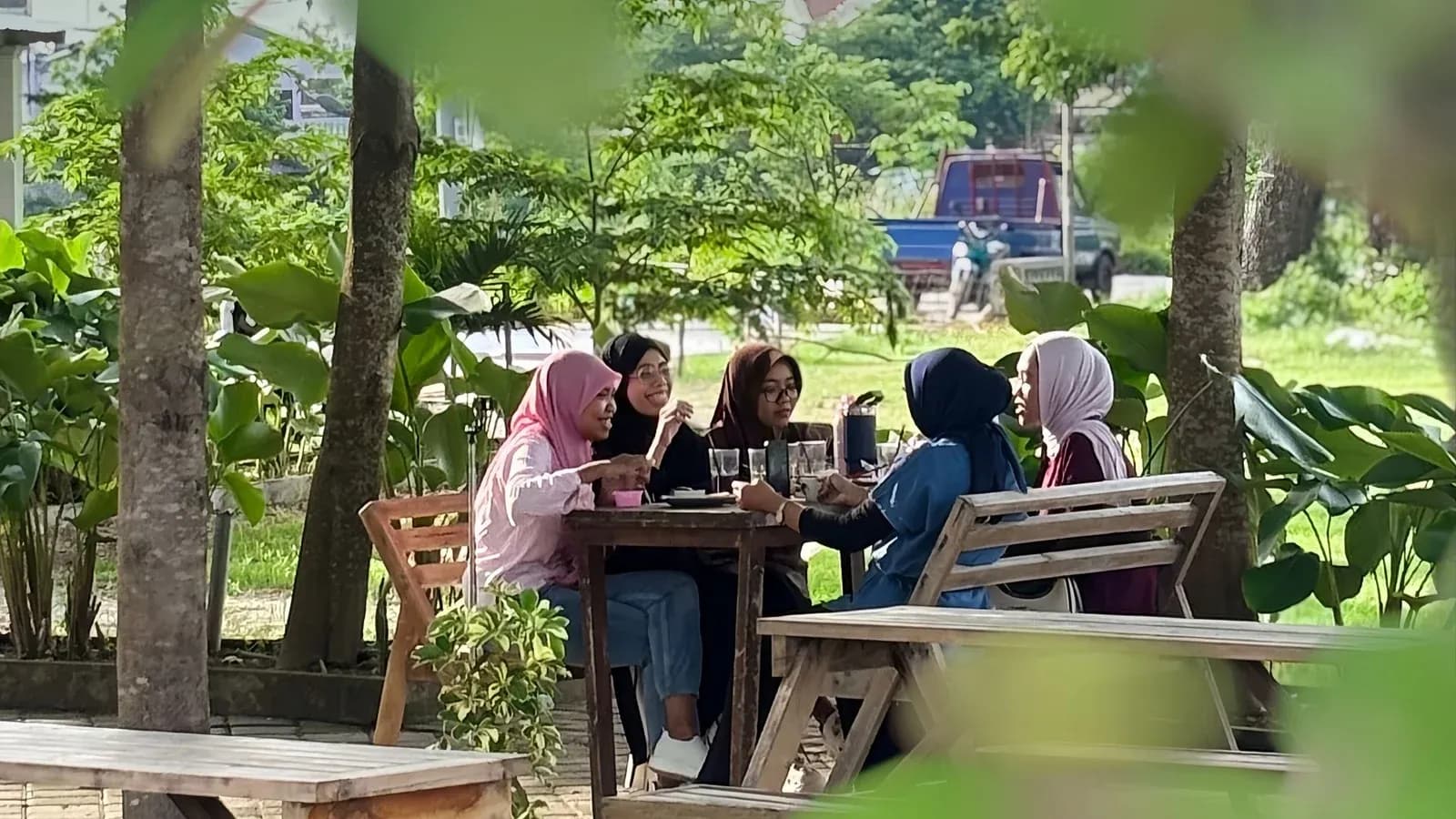 Halaman · siang